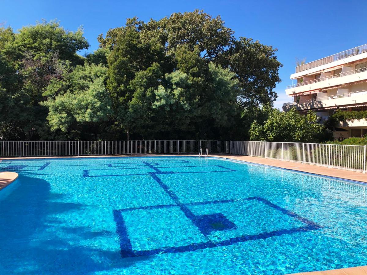 Апартаменты Un Nid A Saint Tropez Экстерьер фото